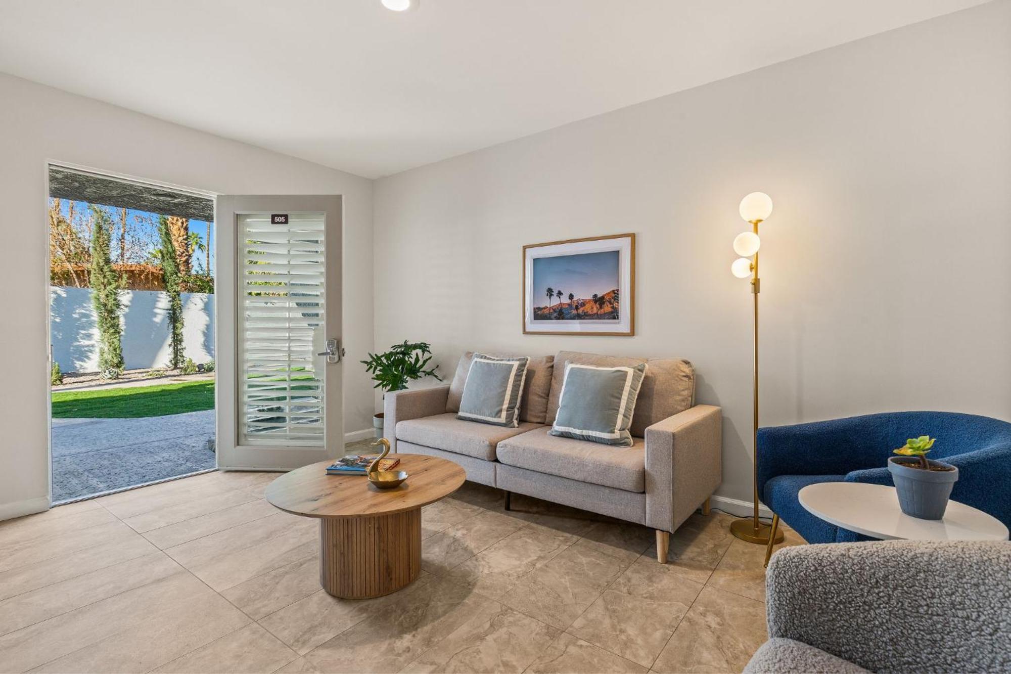 Casa Oliver Hotel & Resort - A Men'S Clothing Optional Resort In Palm Springs Exterior photo