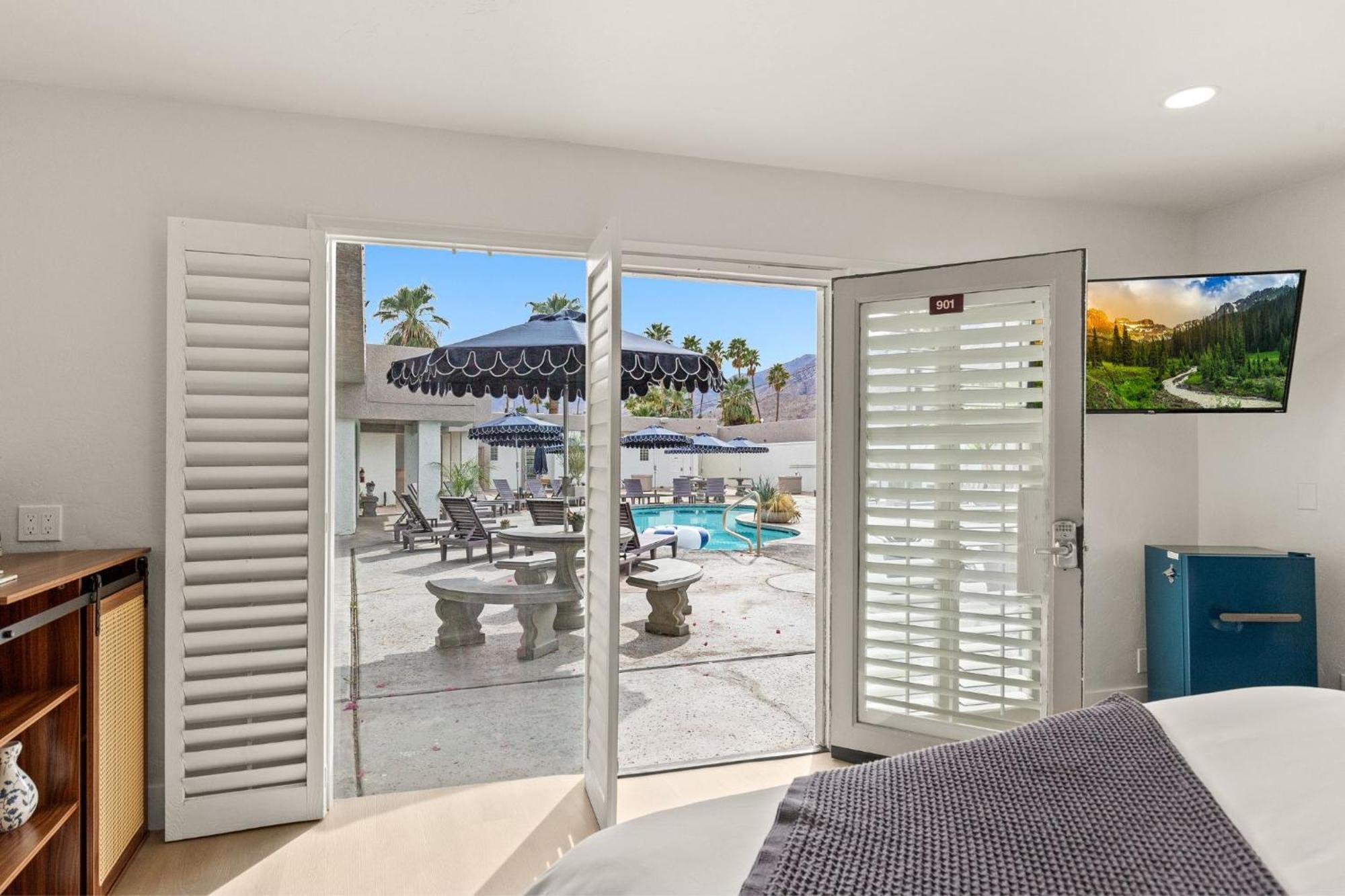Casa Oliver Hotel & Resort - A Men'S Clothing Optional Resort In Palm Springs Exterior photo