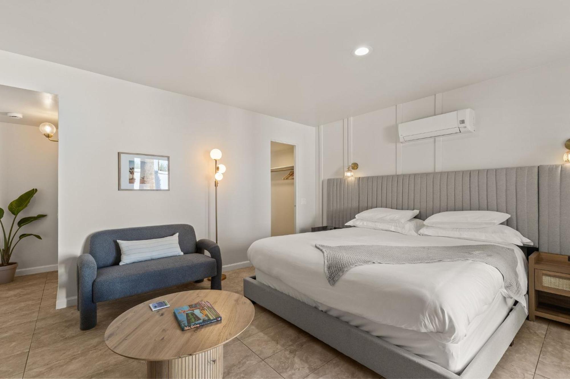 Casa Oliver Hotel & Resort - A Men'S Clothing Optional Resort In Palm Springs Exterior photo
