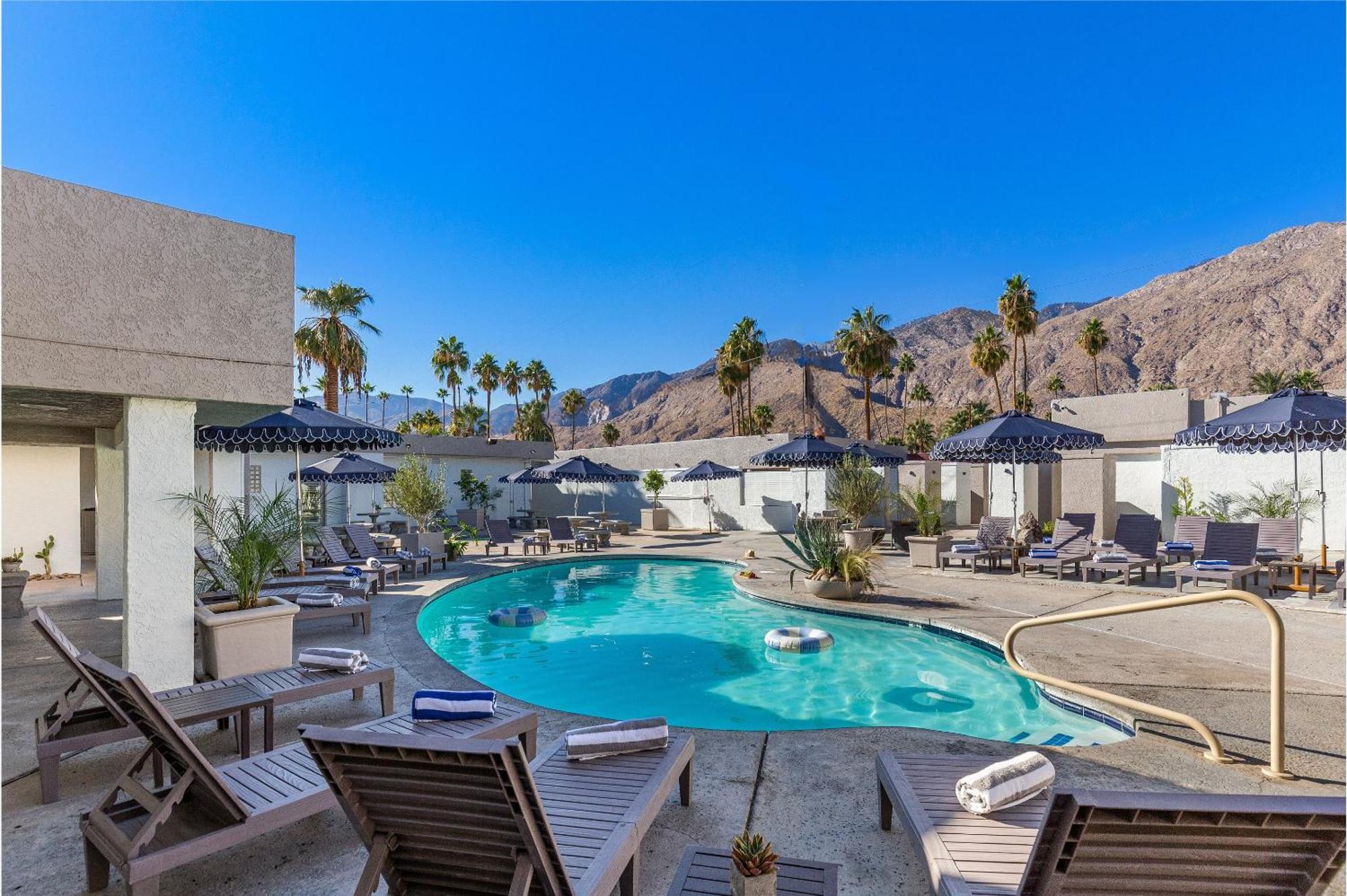 Casa Oliver Hotel & Resort - A Men'S Clothing Optional Resort In Palm Springs Exterior photo