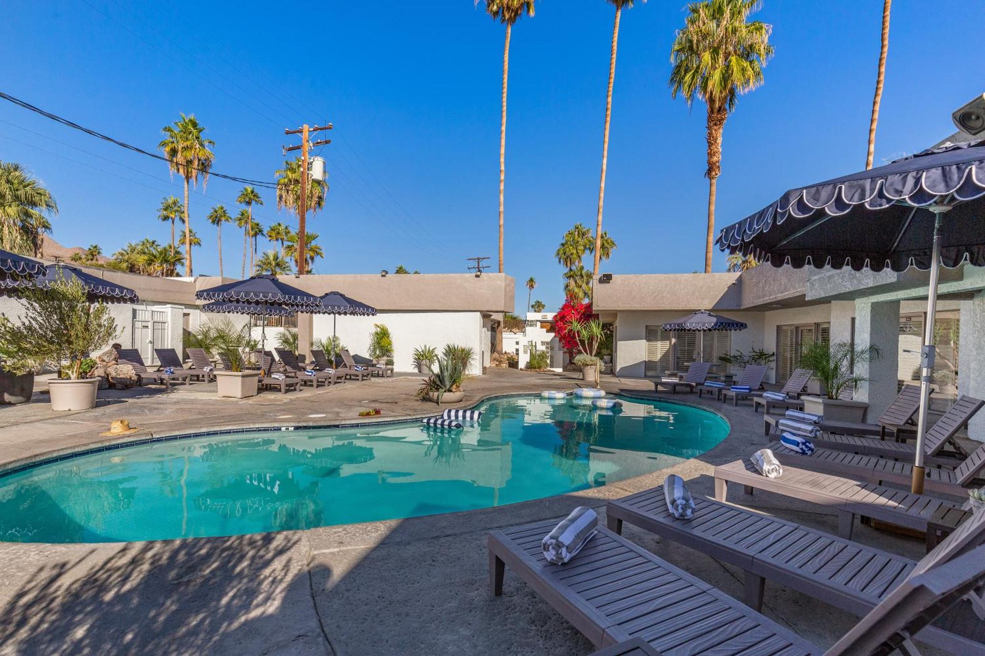 Casa Oliver Hotel & Resort - A Men'S Clothing Optional Resort In Palm Springs Exterior photo